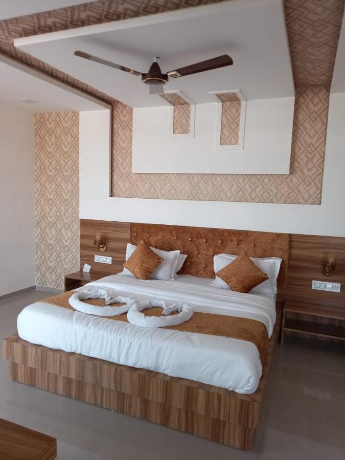 Hotel Nilkanth Inn Hālol Buitenkant foto
