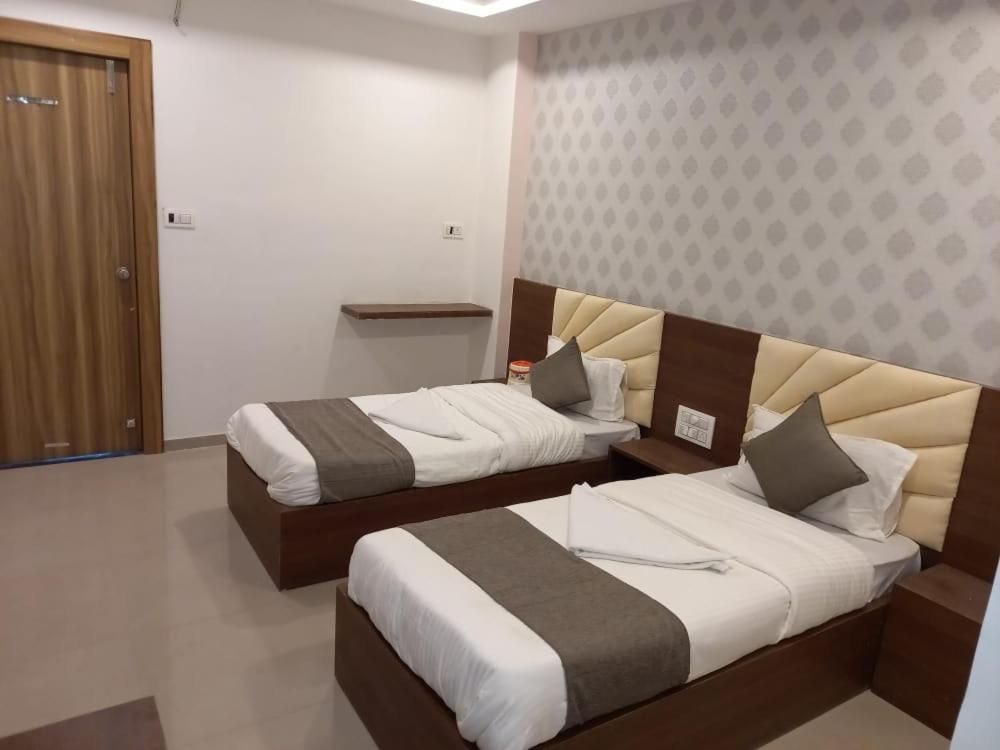 Hotel Nilkanth Inn Hālol Buitenkant foto