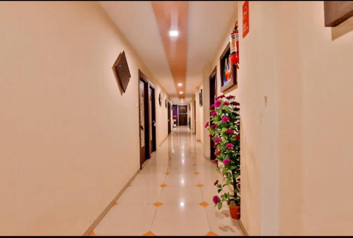 Hotel Nilkanth Inn Hālol Buitenkant foto